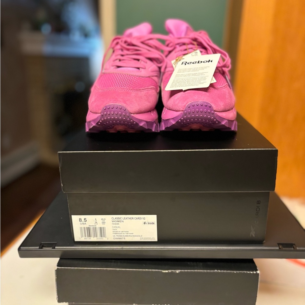Reebok Exclusive Cardi V2 women’s sneakers size 8.5 Brand New